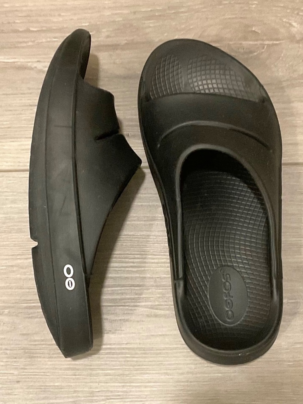 OOFOS OOahh Unisex Recovery Slide Sandals in Black Size W8 M6